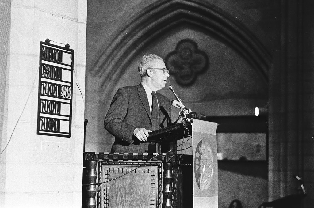 Saul D. Alinsky giving a speech - Larry Nocerino for Chicago Sun-Times
