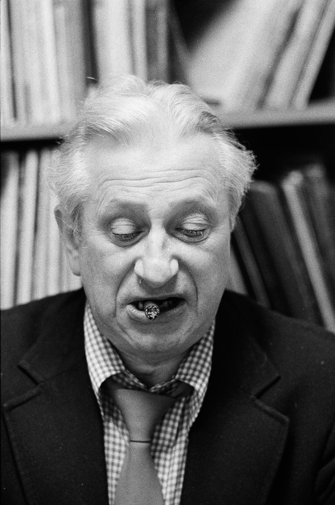 Studs Terkel at work - Carmen Reporto for Chicago Sun-Times