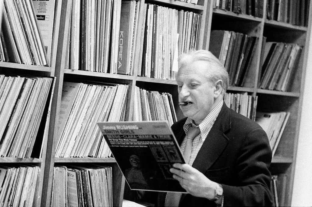 Studs Terkel at work - Carmen Reporto for Chicago Sun-Times