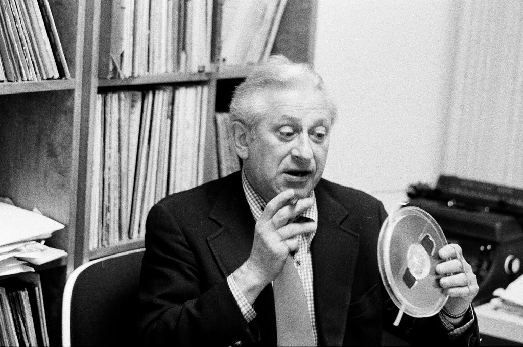 Studs Terkel at work - Carmen Reporto for Chicago Sun-Times