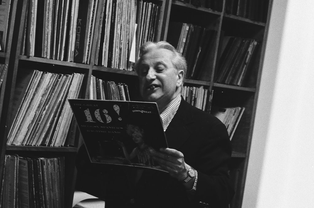 Studs Terkel at work - Carmen Reporto for Chicago Sun-Times