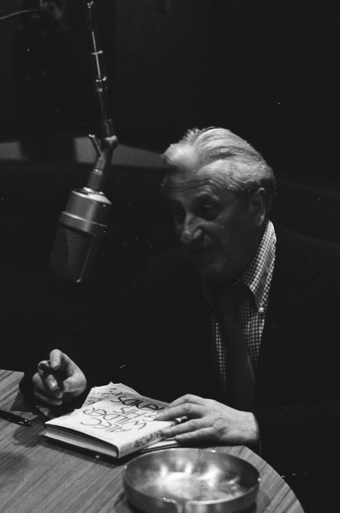 Studs Terkel at work - Carmen Reporto for Chicago Sun-Times