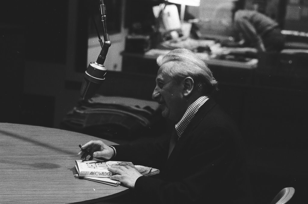 Studs Terkel at work - Carmen Reporto for Chicago Sun-Times