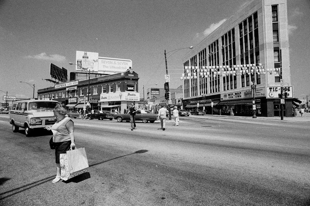 People and businesses on North Milwaukee Avenue - Chicago Sun-Times