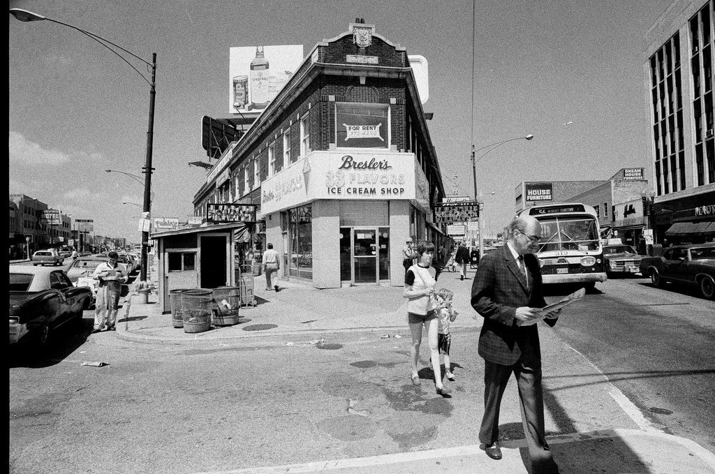 People and businesses on North Milwaukee Avenue - Chicago Sun-Times