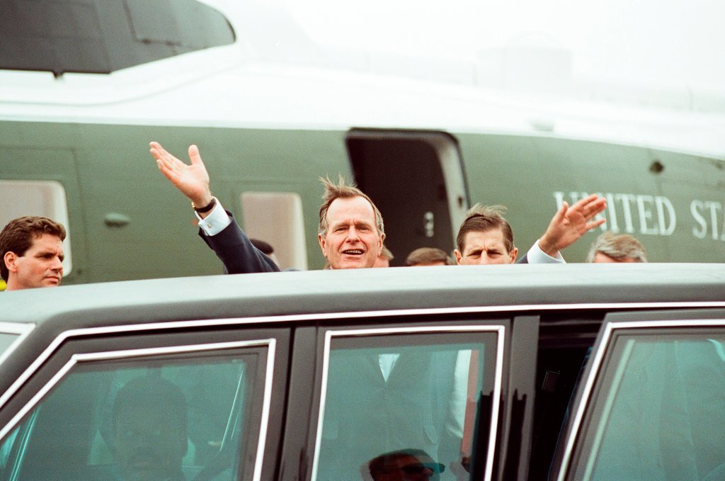 President George H. W. Bush arrives at Meigs Field - Chicago Sun-Times