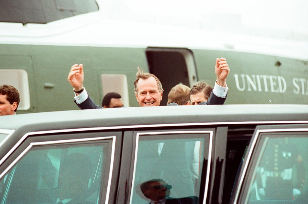 President George H. W. Bush arrives at Meigs Field - Chicago Sun-Times