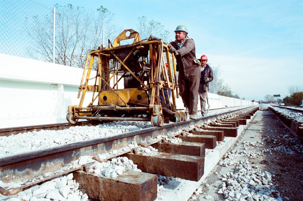 Construction of elevated train tracks to Midway Airport - Chicago Sun-Times