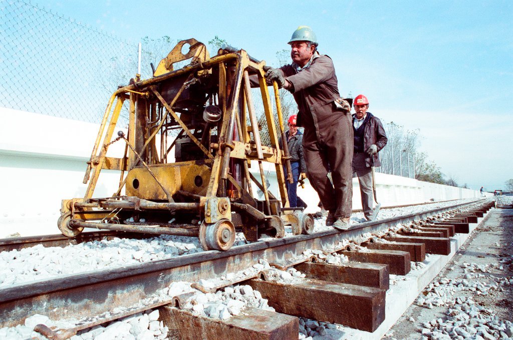 Construction of elevated train tracks to Midway Airport - Chicago Sun-Times