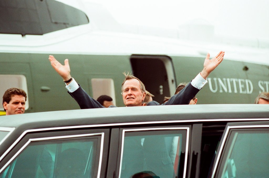 President George H. W. Bush arrives at Meigs Field - Chicago Sun-Times