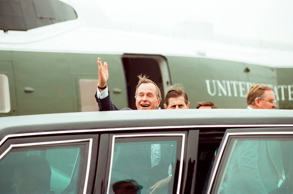 President George H. W. Bush arrives at Meigs Field - Chicago Sun-Times