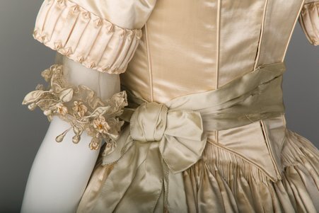 Wedding dress (view of waist detail) - Lucile (Firm)