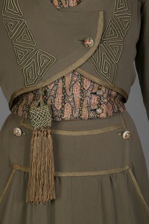 Setting-out ensemble (front waist detail) - Marshall Field & Company
