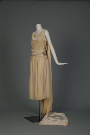 Wedding dress and train - The Vogue (Chicago, Ill.)