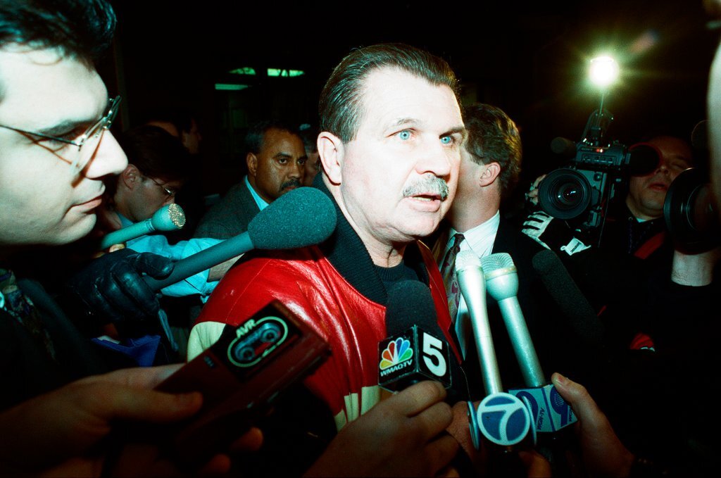 Mike Ditka at Halas Hall - Tom Cruze for Chicago Sun-Times
