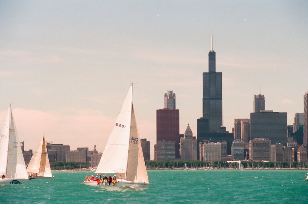 Sailboats beginning the Mackinac Island race - Chicago Sun-Times