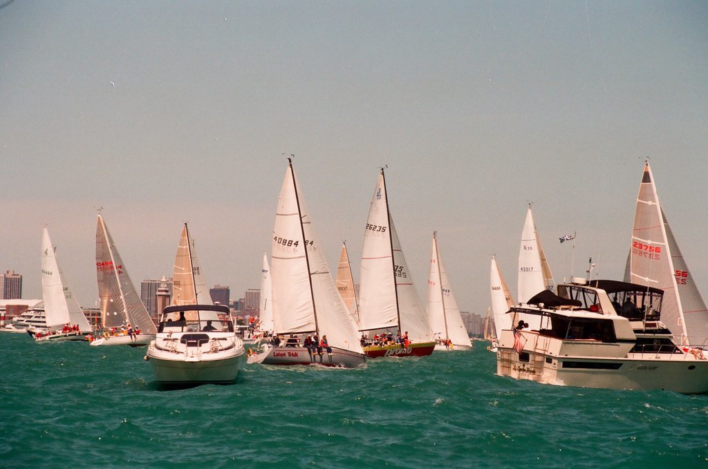 Sailboats beginning the Mackinac Island race - Chicago Sun-Times