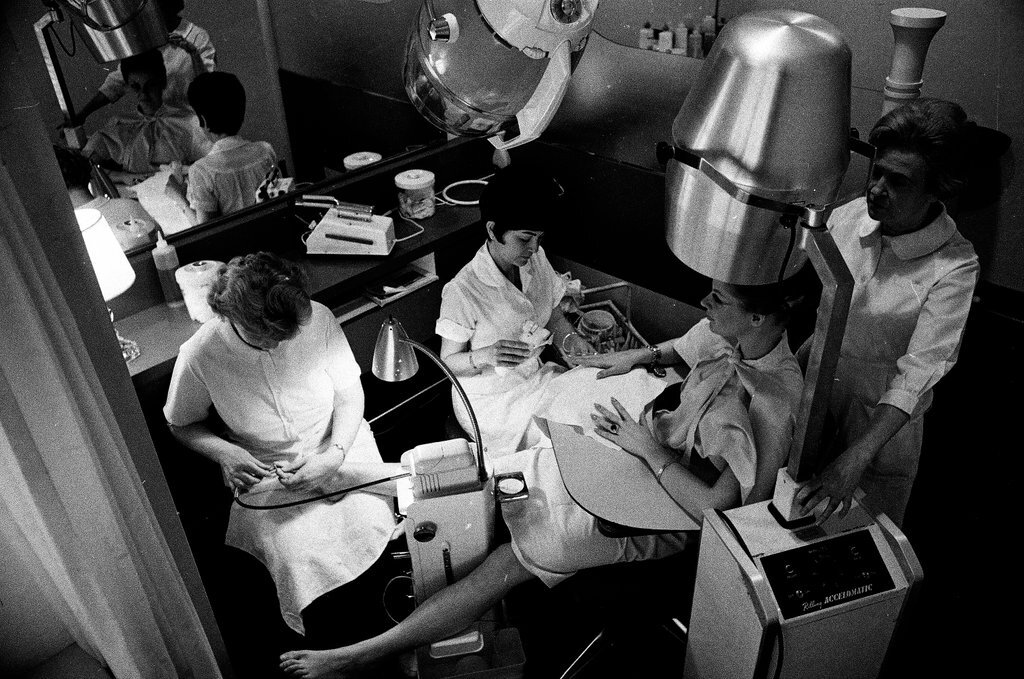 Elizabeth Arden Salon employees using equipment - Chicago Sun-Times