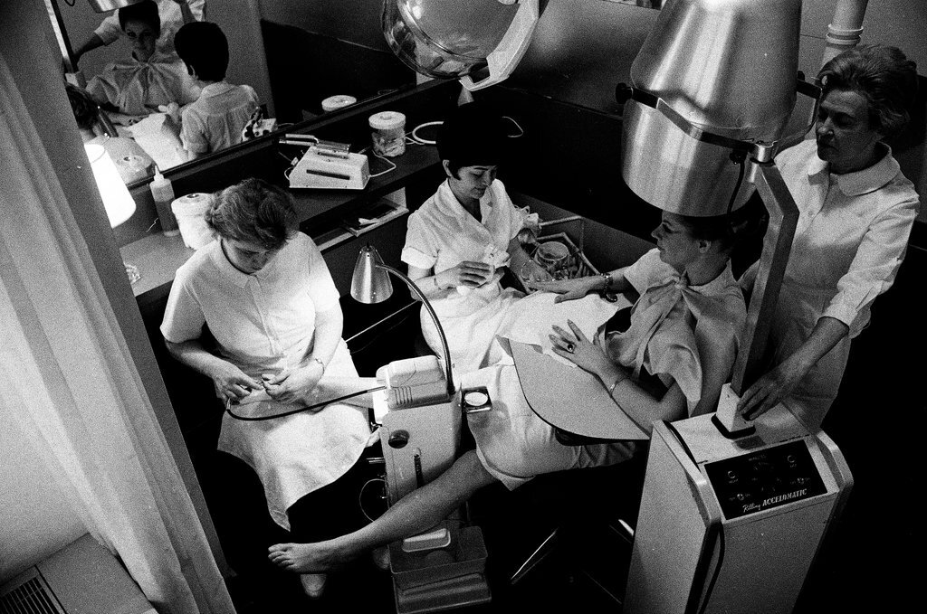 Elizabeth Arden Salon employees using equipment - Chicago Sun-Times