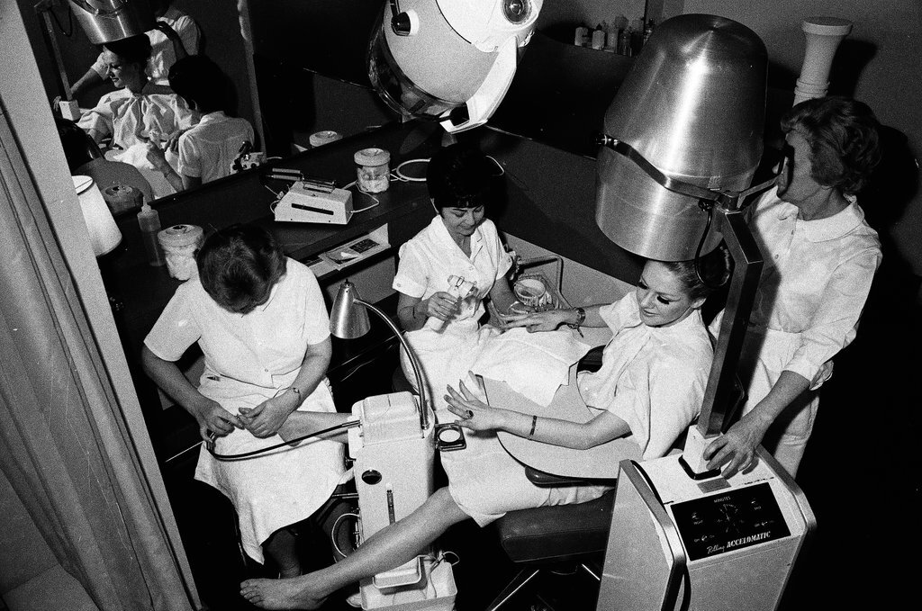 Elizabeth Arden Salon employees using equipment - Chicago Sun-Times