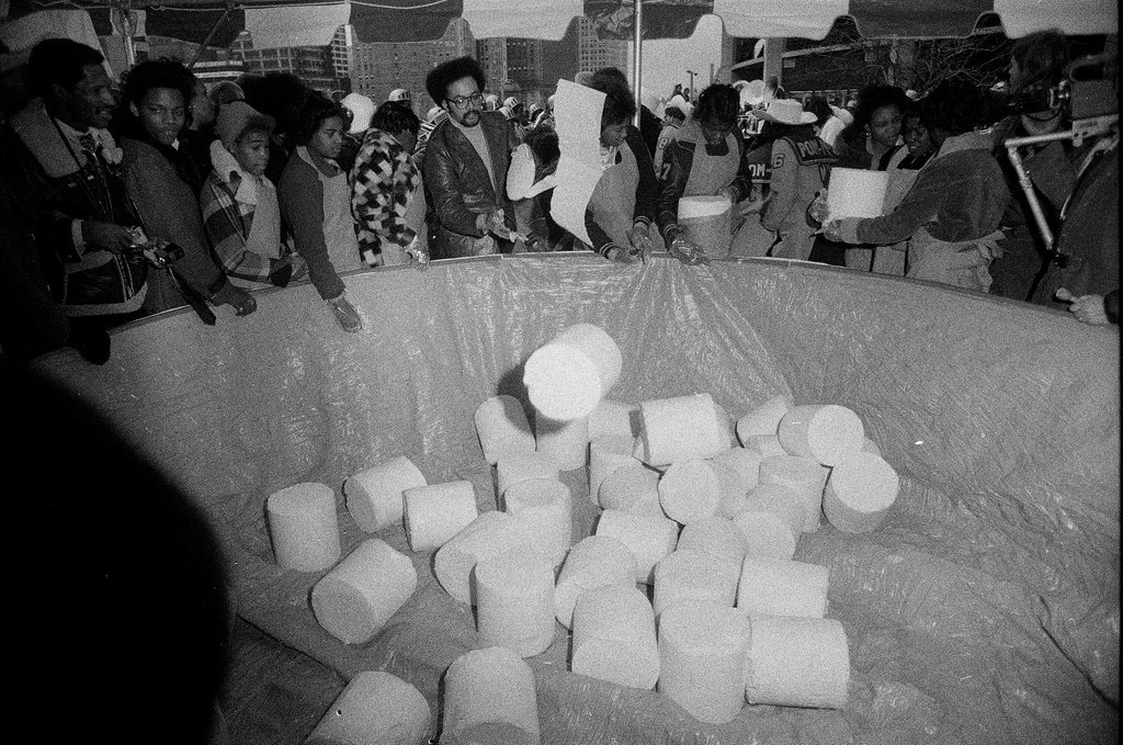 World's largest ice cream sundae construction - Chicago Sun-Times