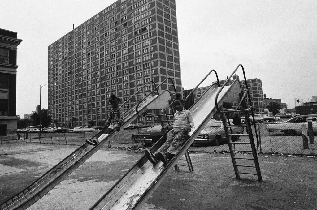 People in and around Cabrini Green housing projects - Chicago Sun-Times