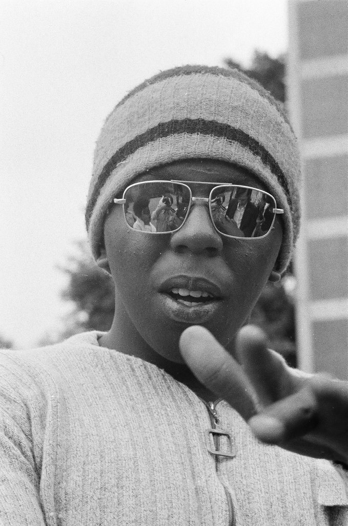 People in and around Cabrini Green housing projects - Chicago Sun-Times