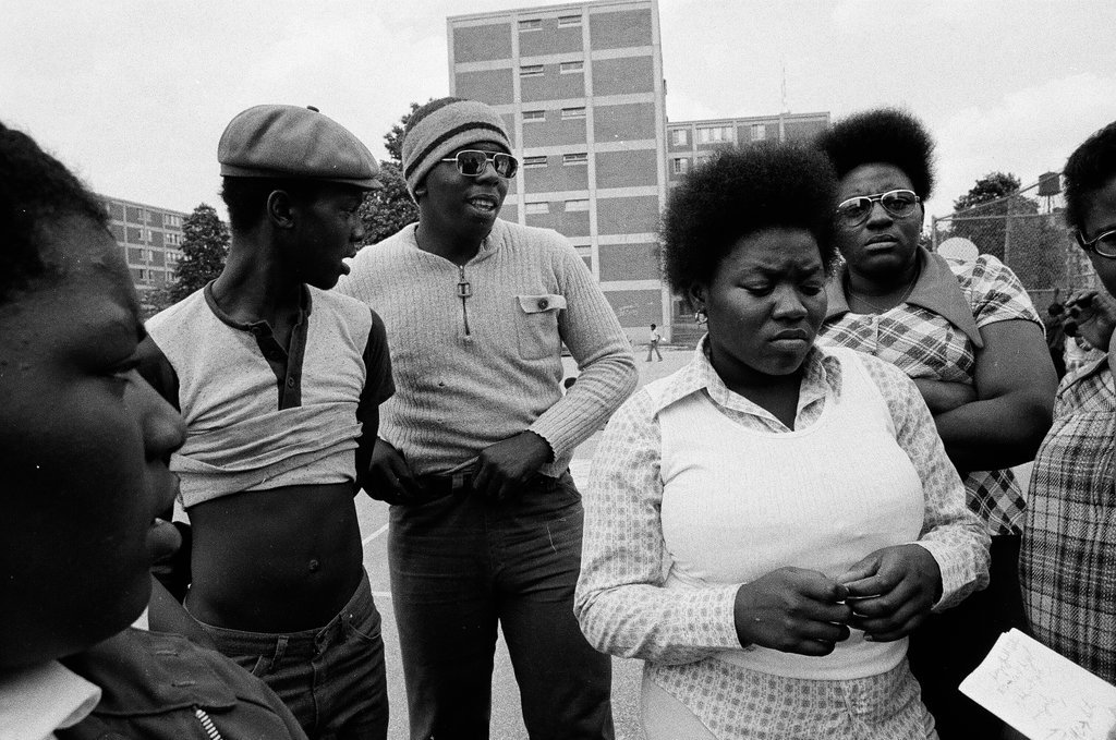 People in and around Cabrini Green housing projects - Chicago Sun-Times