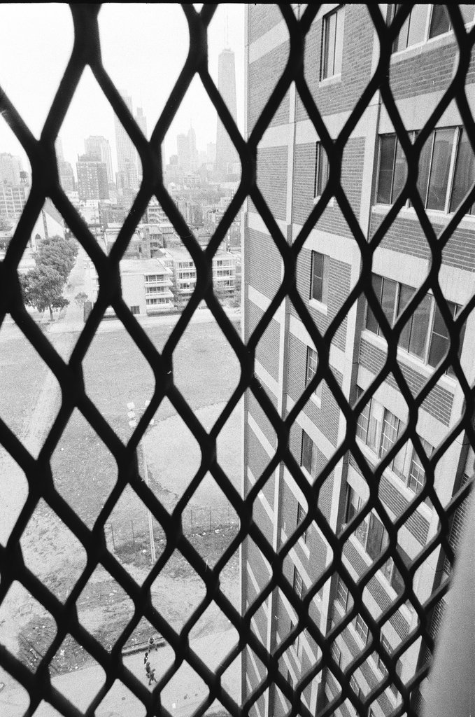 People in and around Cabrini Green housing projects - Chicago Sun-Times