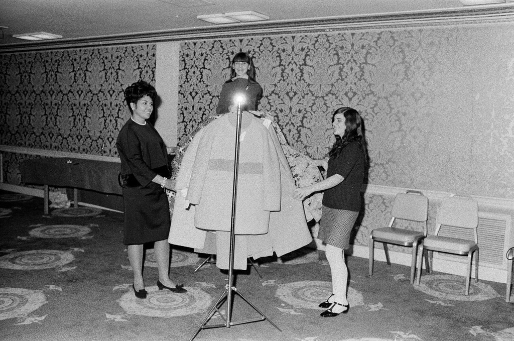 Ebony Fashion Fair - Chicago Sun-Times