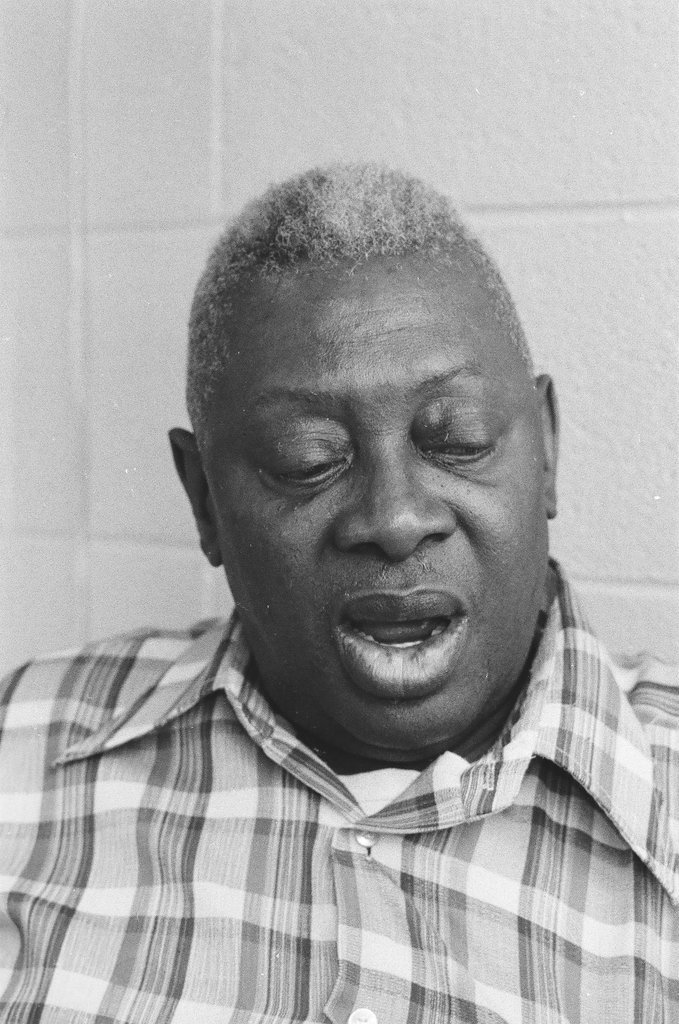 People in and around Cabrini Green housing projects - Chicago Sun-Times