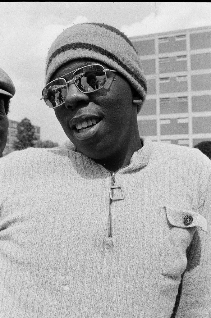 People in and around Cabrini Green housing projects - Chicago Sun-Times