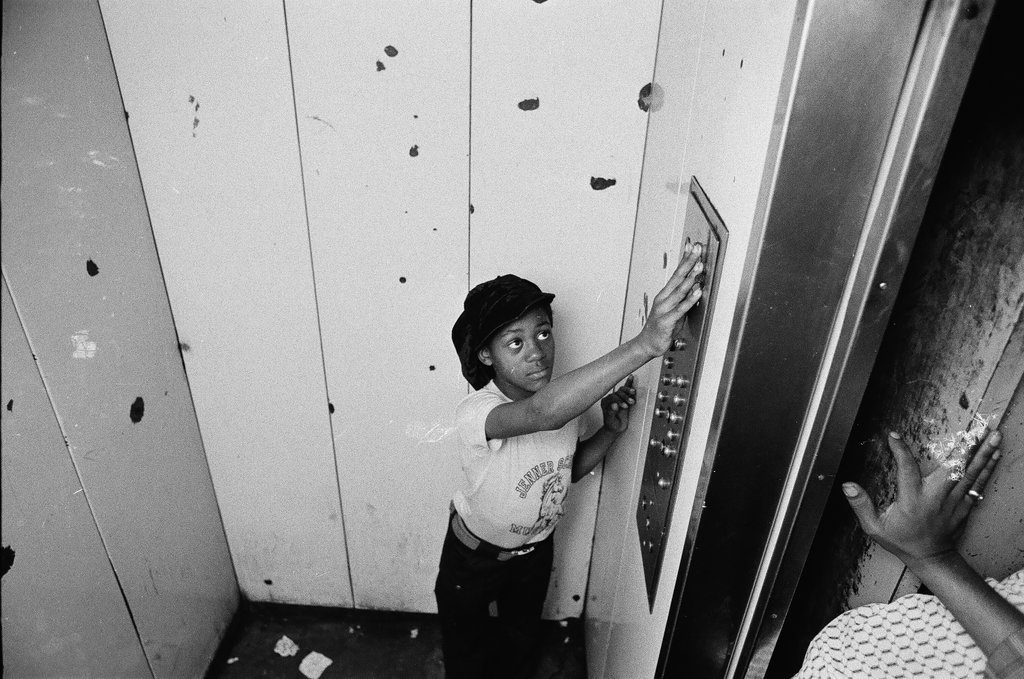 People in and around Cabrini Green housing projects - Chicago Sun-Times