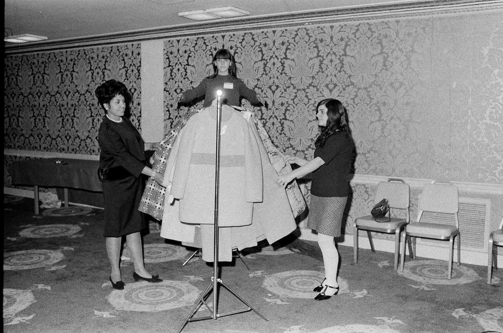 Ebony Fashion Fair - Chicago Sun-Times