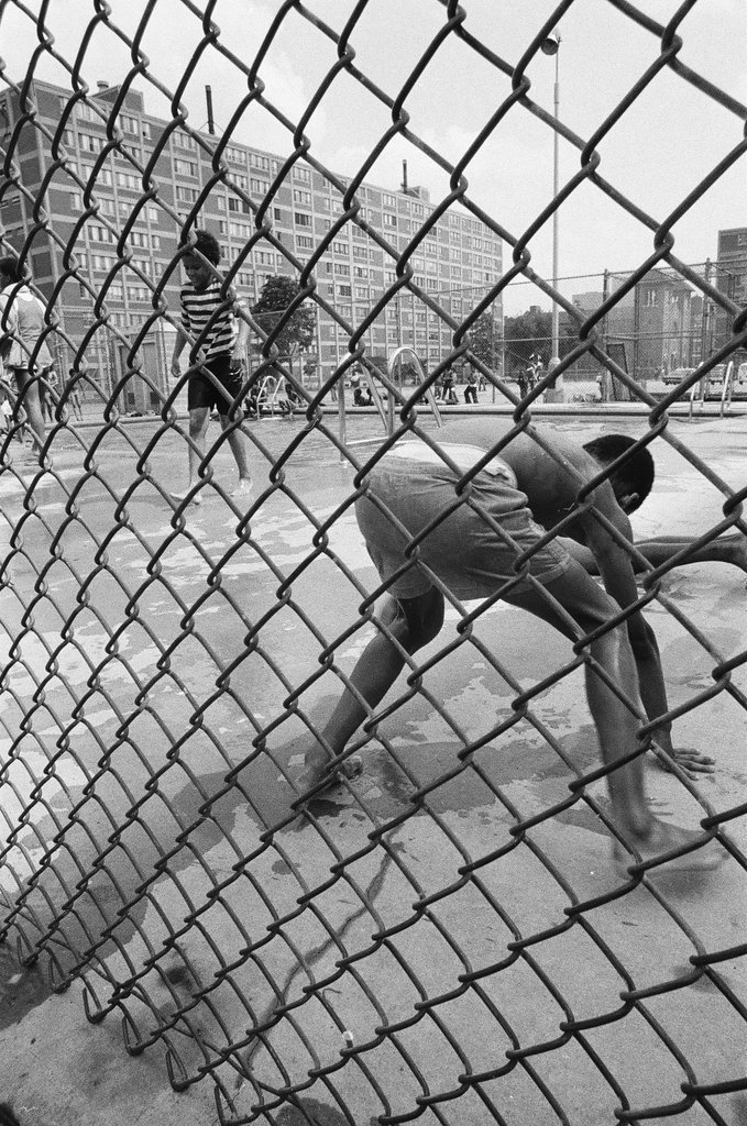 People in and around Cabrini Green housing projects - Chicago Sun-Times