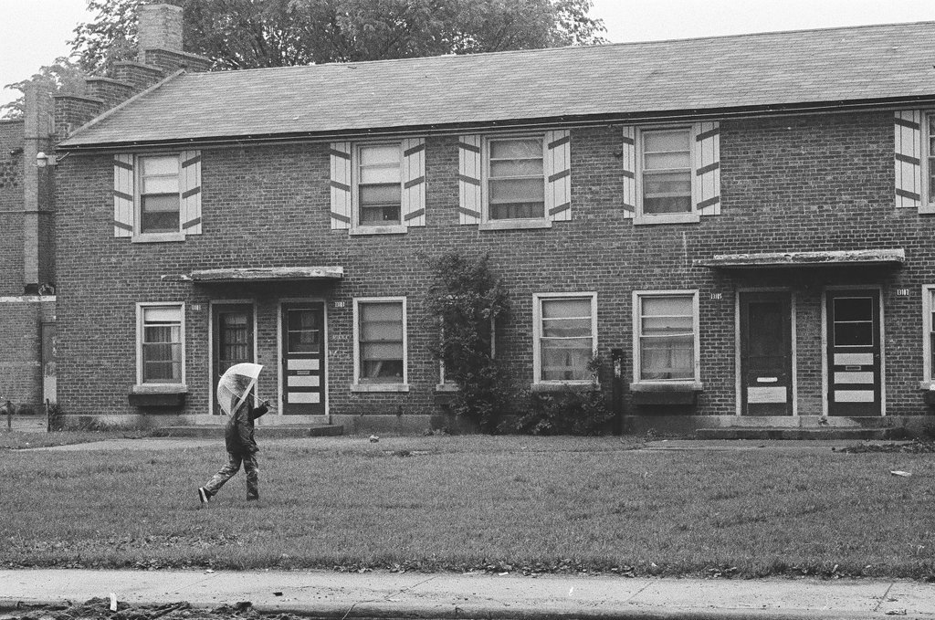 Meeting between management and residents at Altgeld Gardens - Chicago Sun-Times