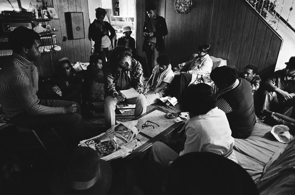 Meeting between management and residents at Altgeld Gardens - Chicago Sun-Times