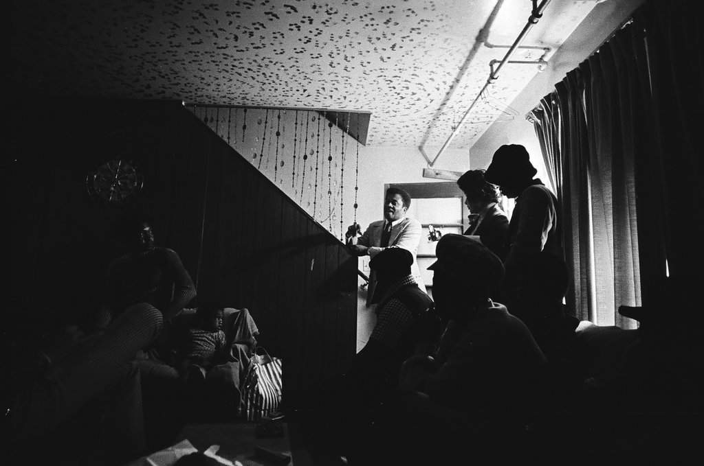 Meeting between management and residents at Altgeld Gardens - Chicago Sun-Times