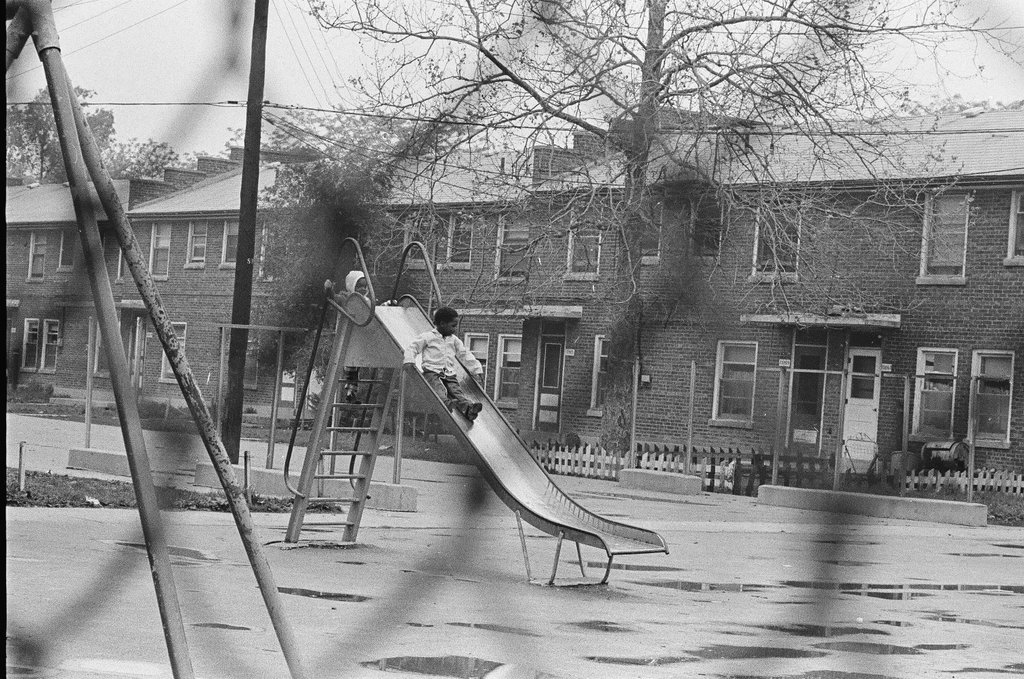 Meeting between management and residents at Altgeld Gardens - Chicago Sun-Times