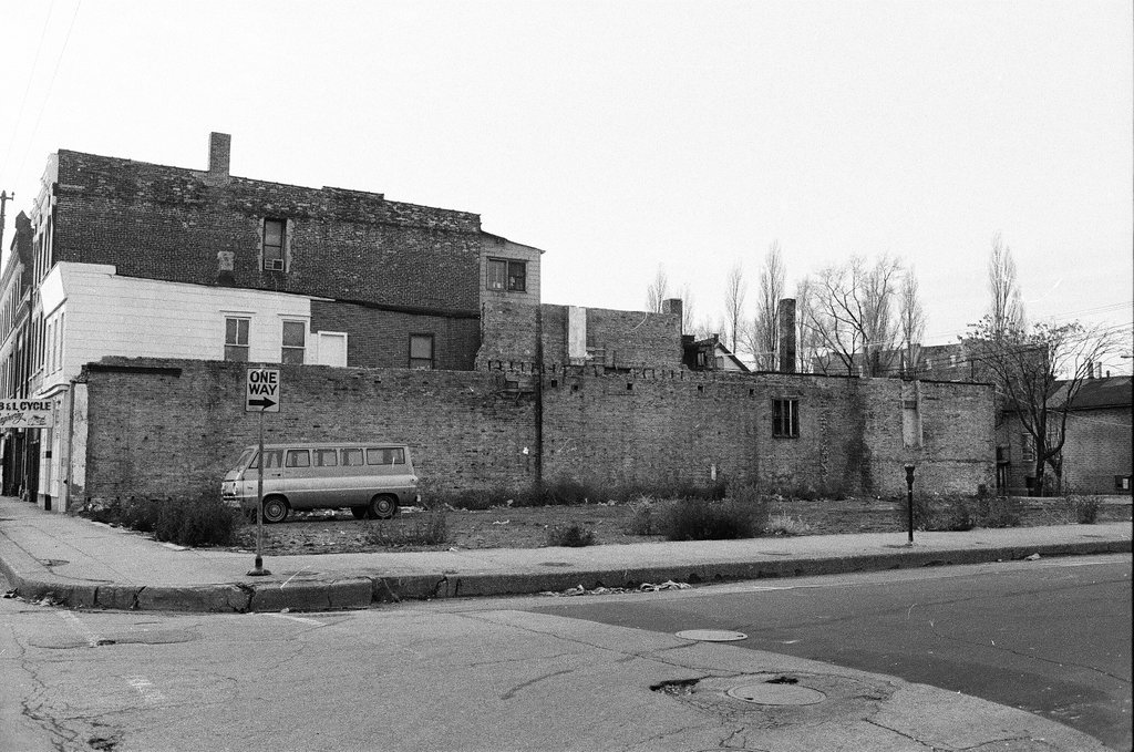 Public housing at North Avenue and Orchard Street - Chicago Sun-Times