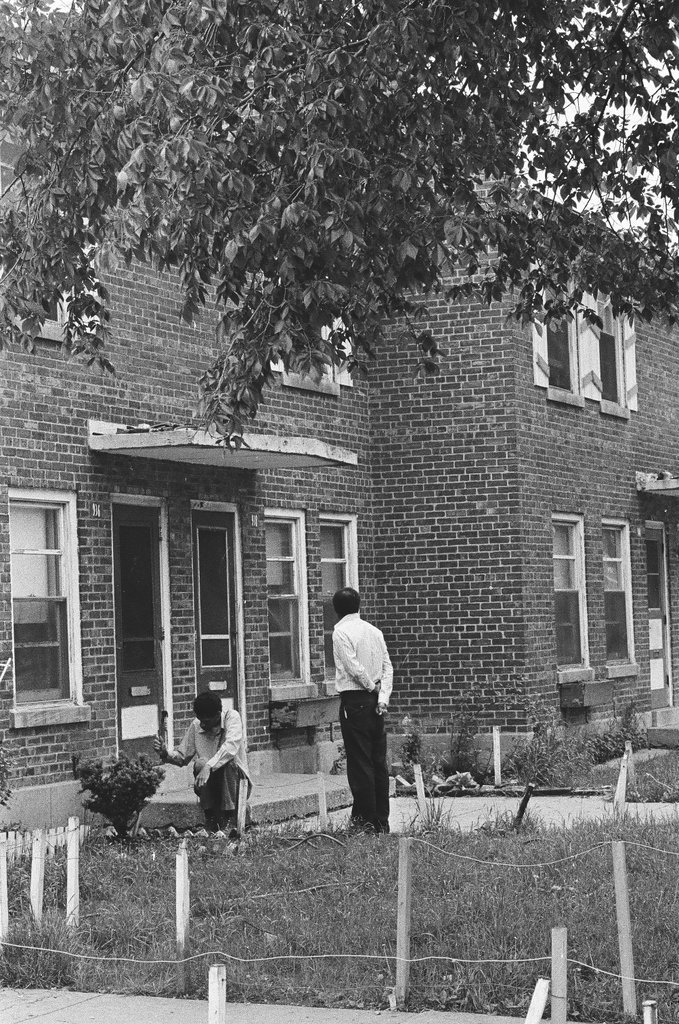 Meeting between management and residents at Altgeld Gardens - Chicago Sun-Times