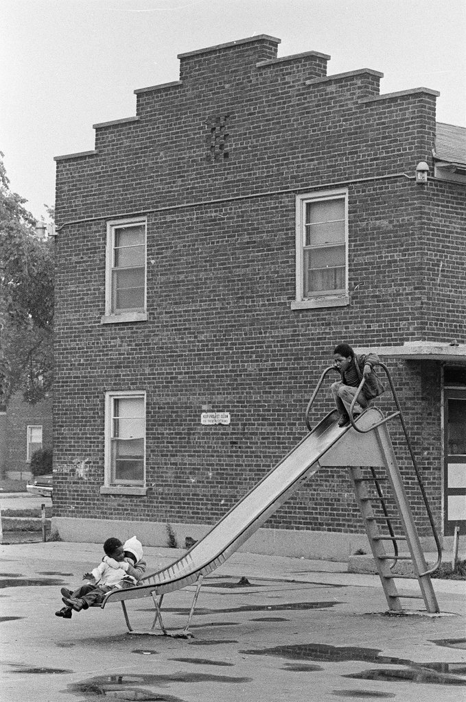 Meeting between management and residents at Altgeld Gardens - Chicago Sun-Times