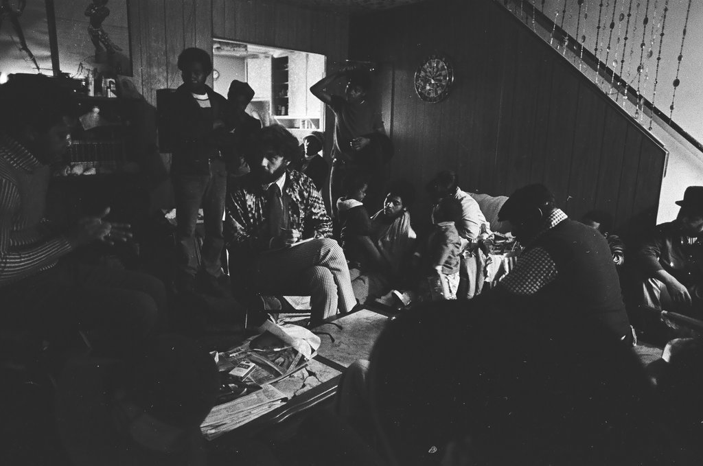 Meeting between management and residents at Altgeld Gardens - Chicago Sun-Times