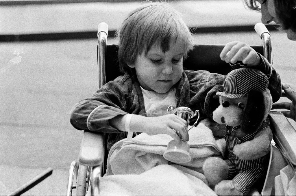 Children play mini golf at Children's Memorial Hospital - Chicago Sun-Times