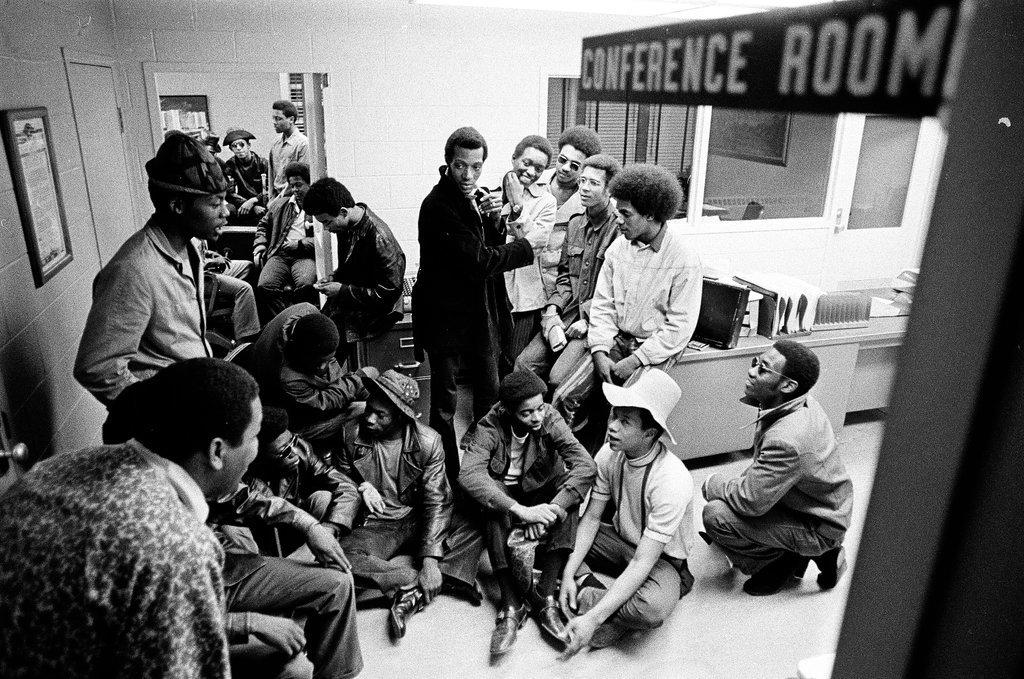 Sit-in at Robert Taylor Homes - Chicago Sun-Times