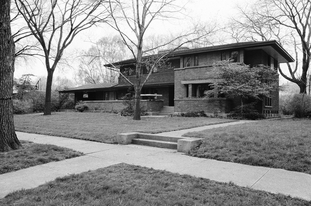 Frank Lloyd Wright Home - Chicago Sun-Times