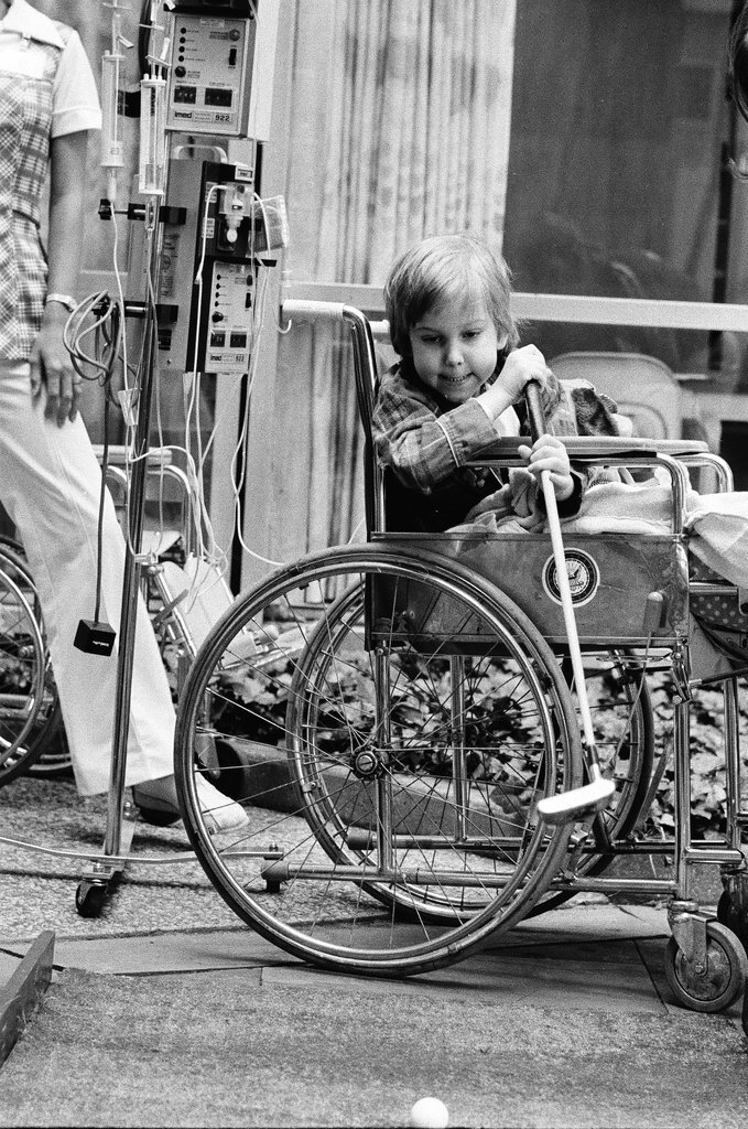 Children play mini golf at Children's Memorial Hospital - Chicago Sun-Times