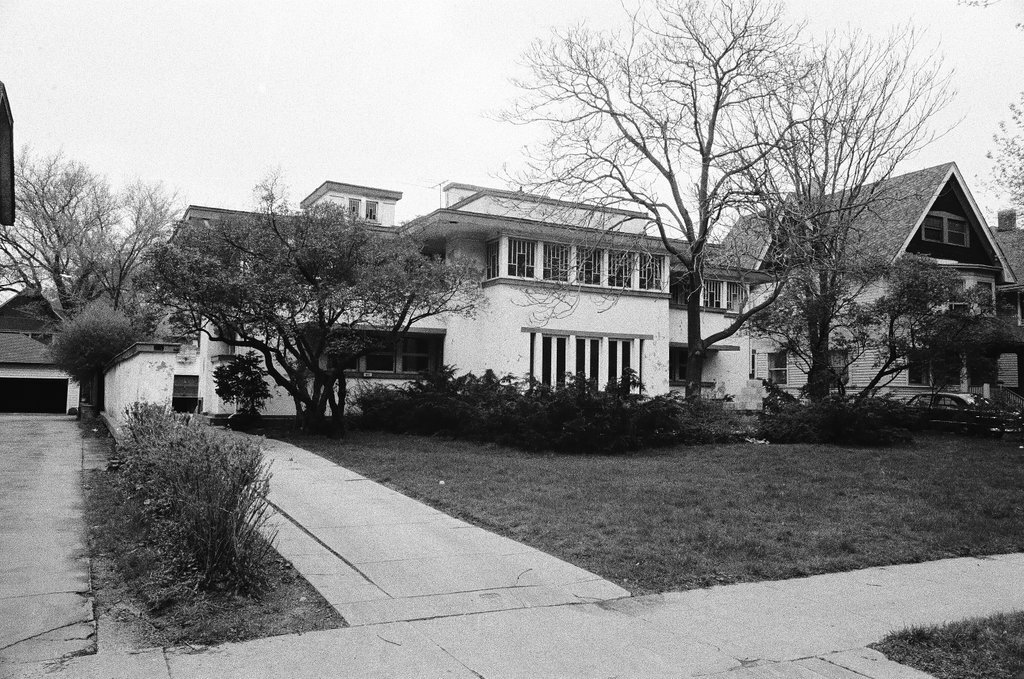 Frank Lloyd Wright Home - Chicago Sun-Times