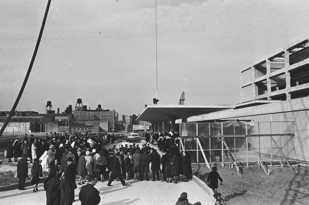 Mercy Hospital topping out ceremony - Chicago Sun-Times