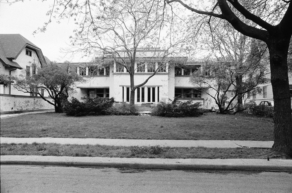 Frank Lloyd Wright Home - Chicago Sun-Times